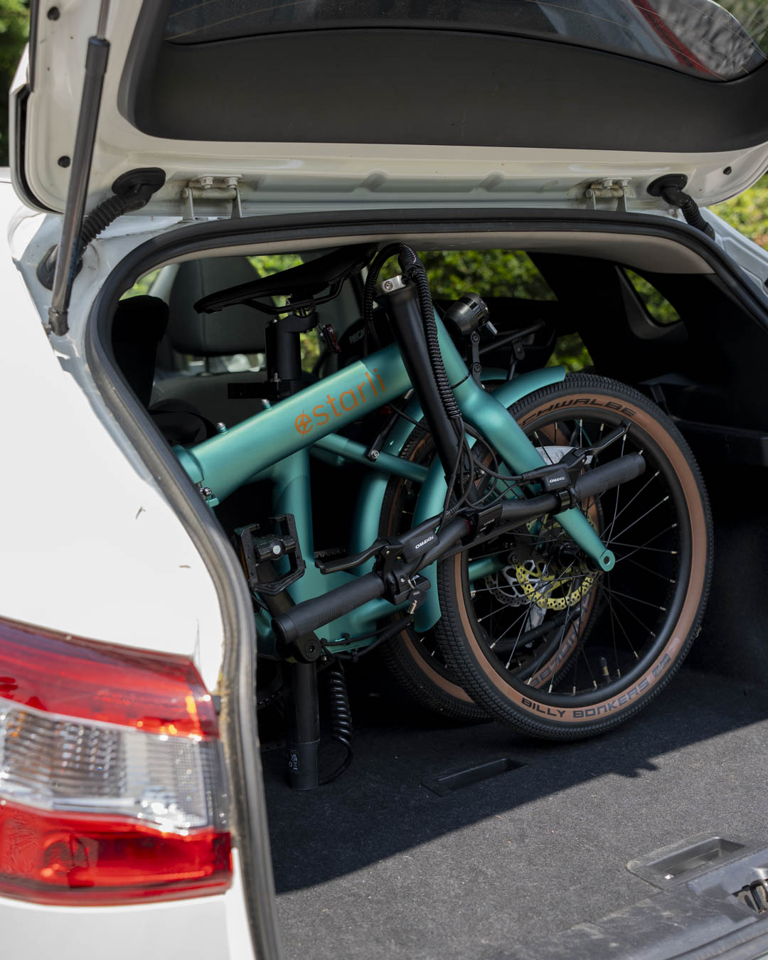 e20.X_Nissan_boot_folded.jpg