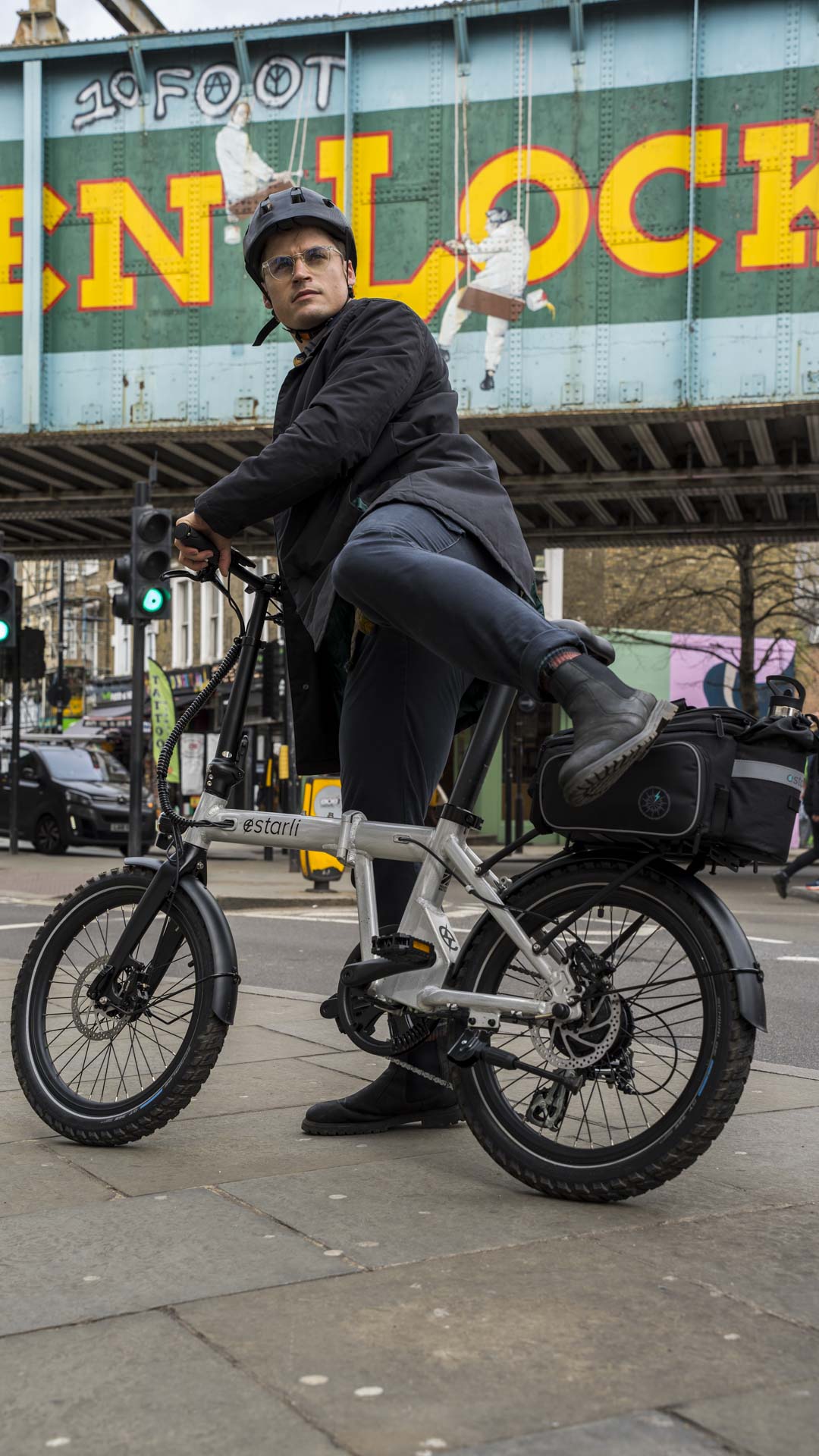 The ultimate off-road folding eBike made in Britain. The estarli e20.8 Play is robust yet lightweight and packs 50Nm torque and balloon tyres for comfort.