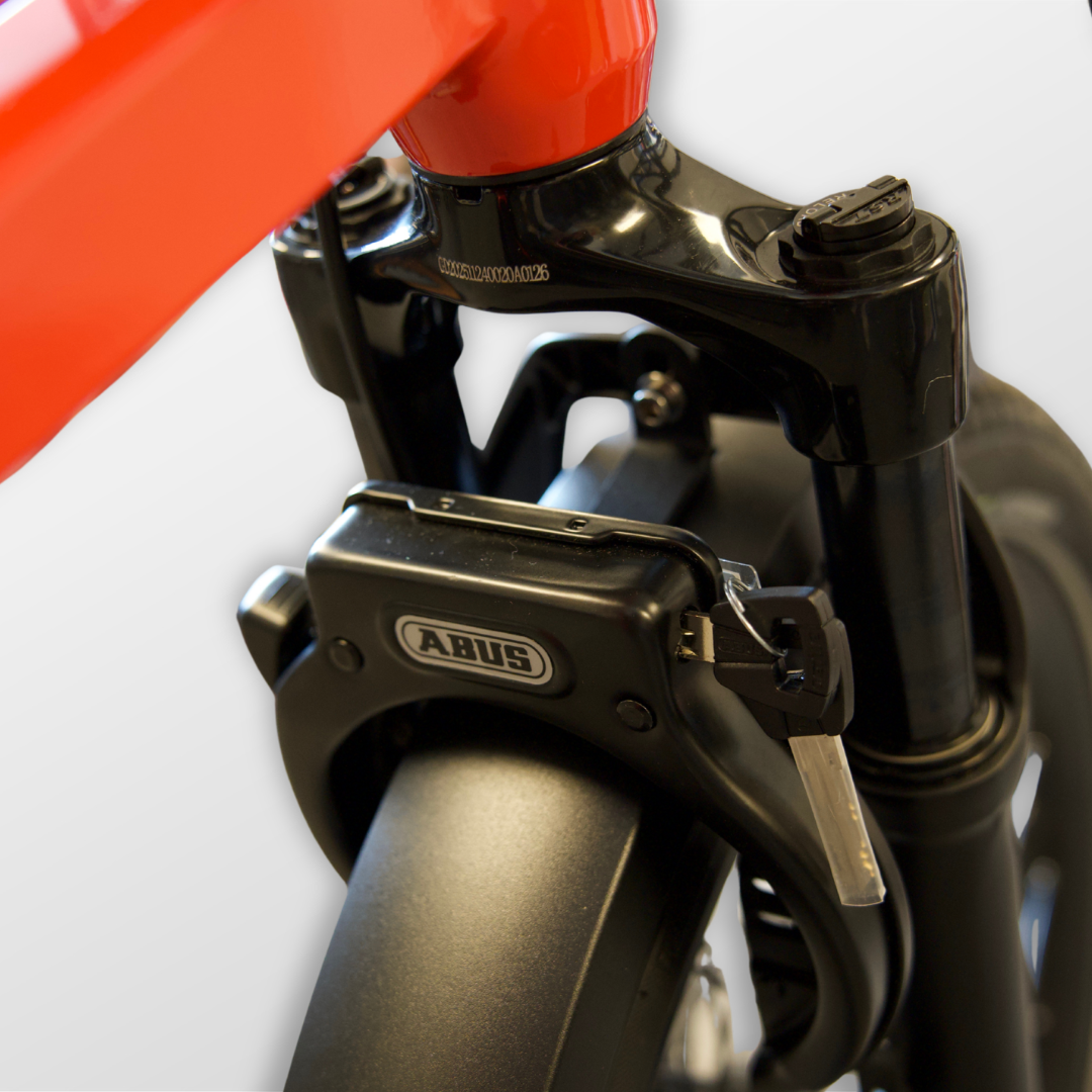 L20 Cargo Front Wheel Lock (including mount)