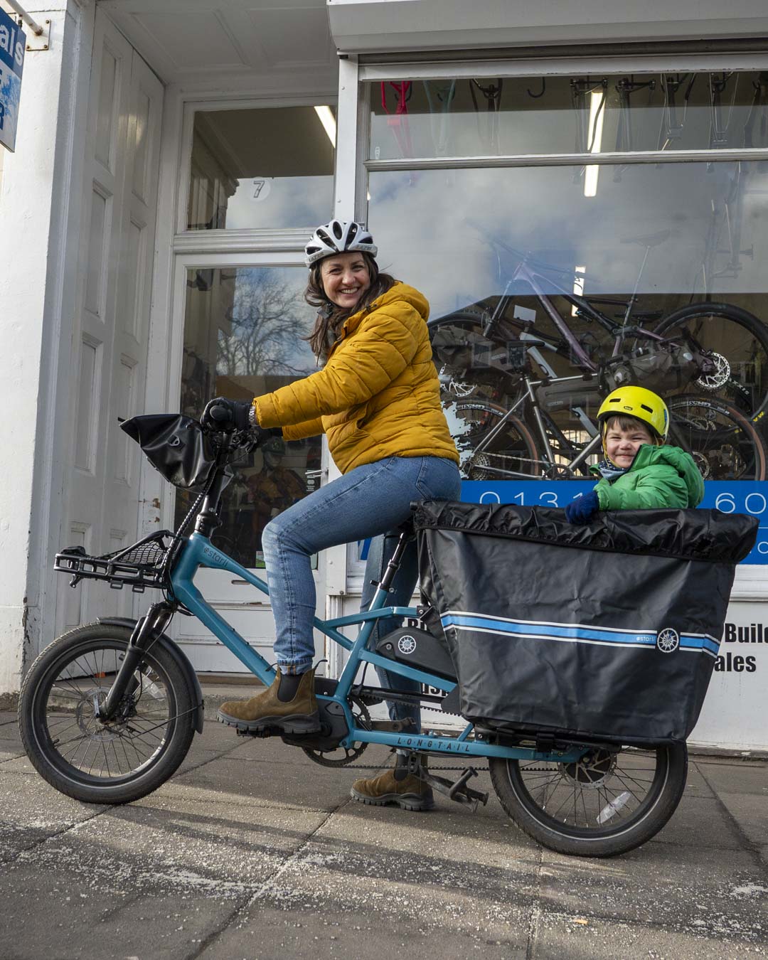 E-cargo_rider_in_Edinburgh_4x5_998343e4-0938-4396-afc6-5d48da574e0e.jpg