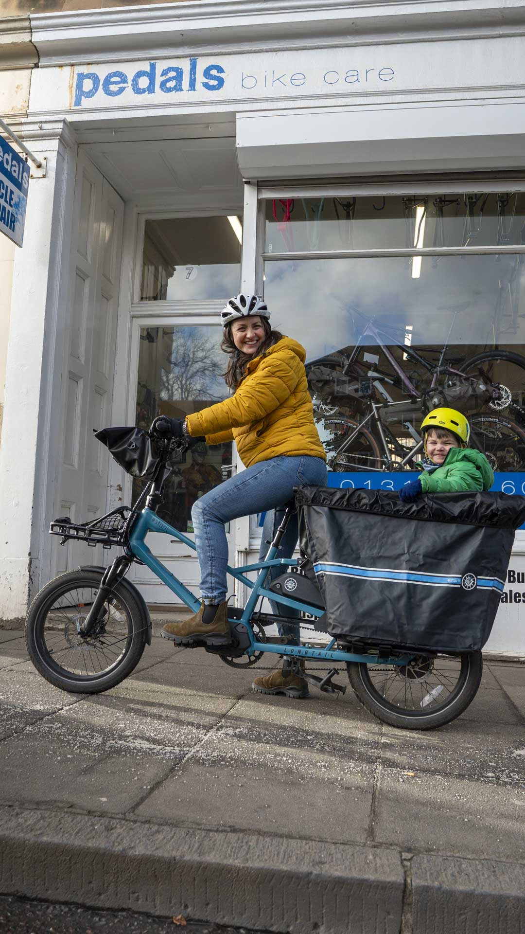 Estarli_cycle_systems_-_happy_family_for_mobile.jpg