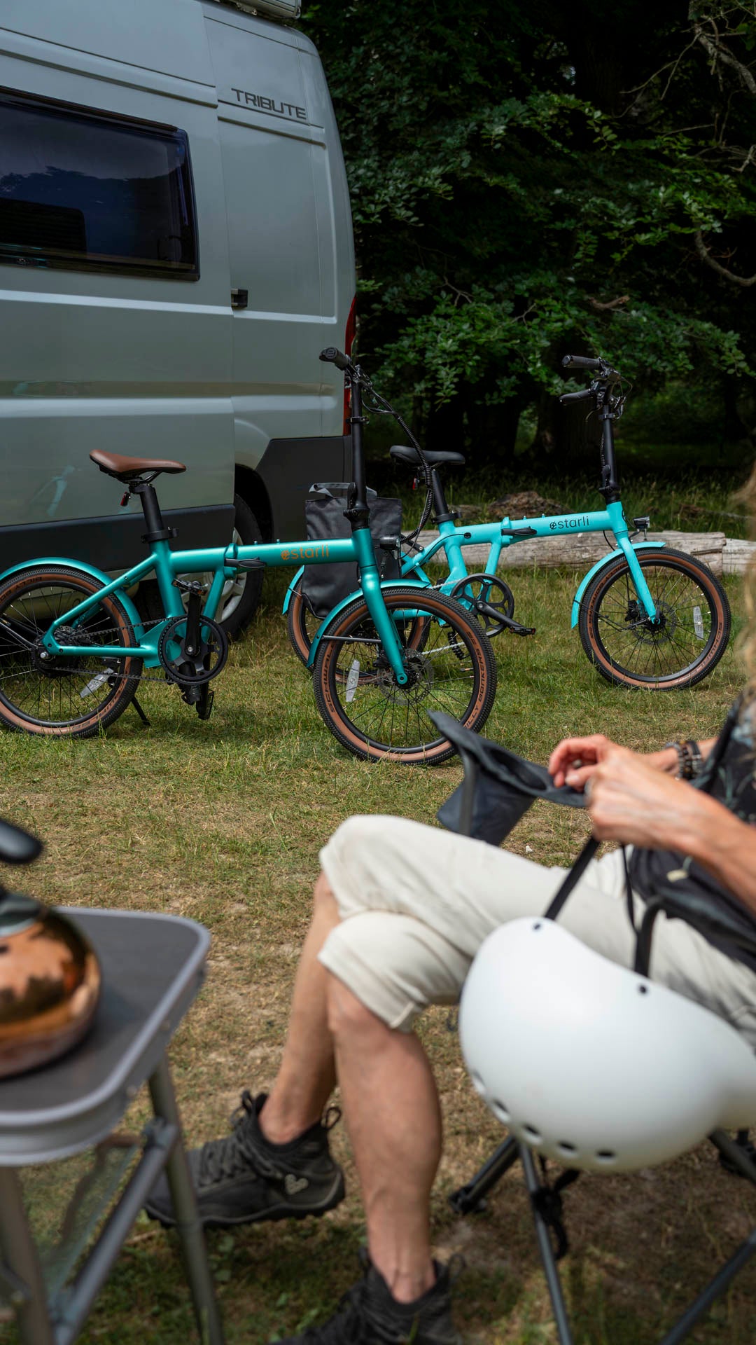 Estarli_folders_on_a_campsite_mobile.jpg