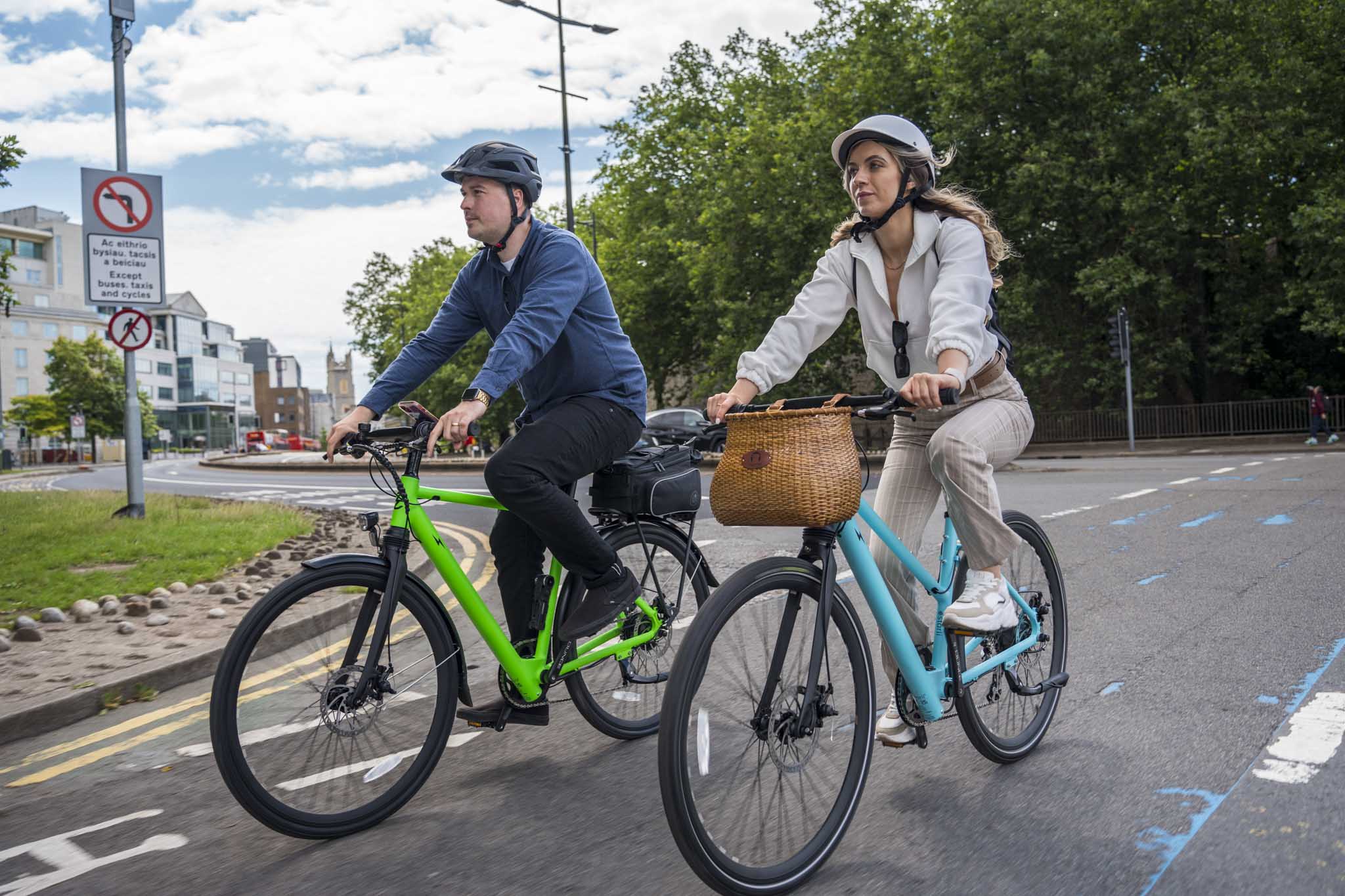 The lightweight and stealthy estarli e28.8 hybrid eBike. 8x speed Shimano, 17kg and smart display.