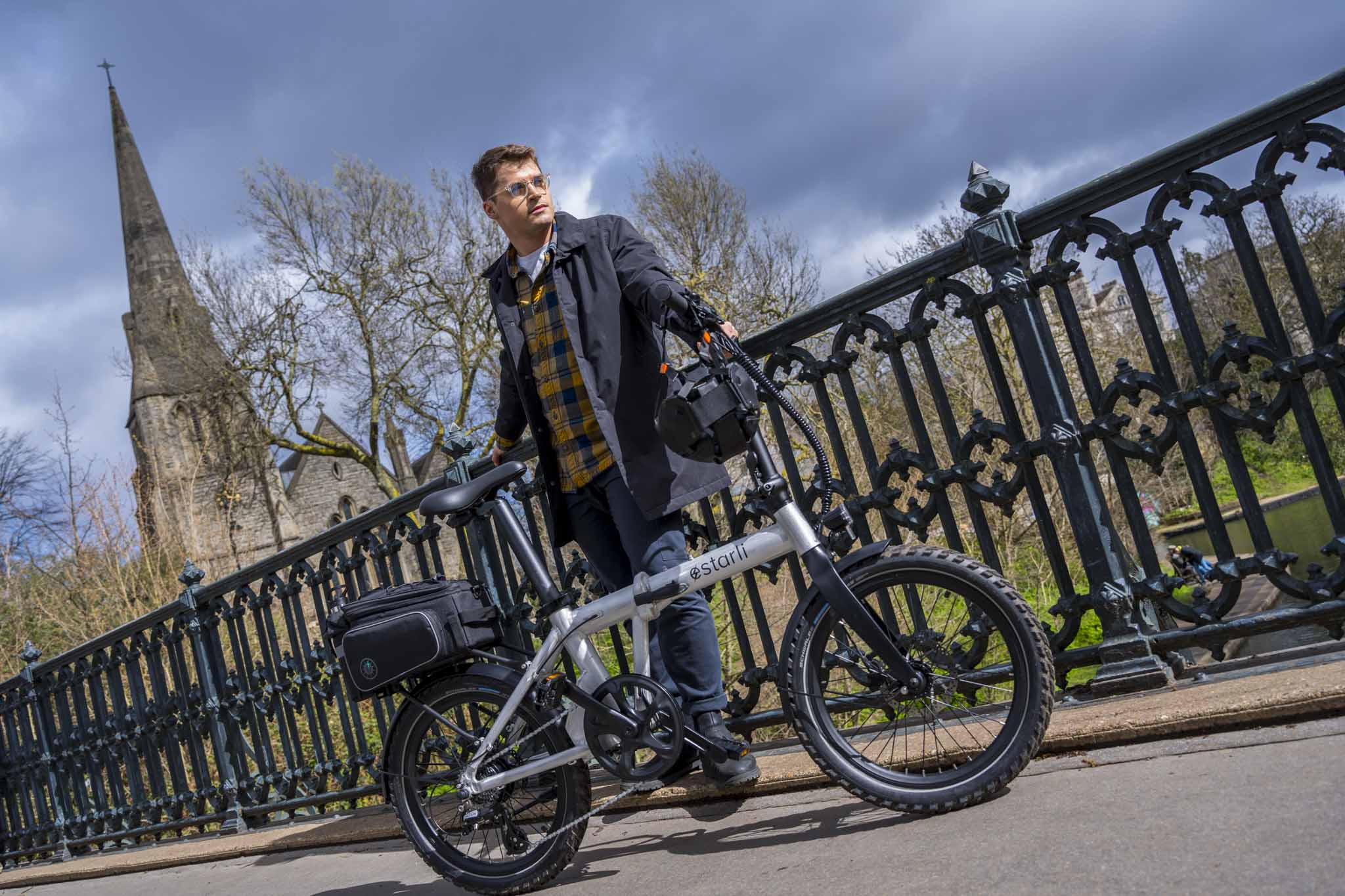 The ultimate off-road folding eBike made in Britain. The estarli e20.8 Play is robust yet lightweight and packs 50Nm torque and balloon tyres for comfort.